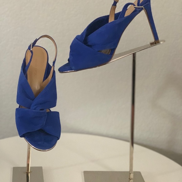 $89🔥Banana Republic blue sandals size 8 - Picture 2 of 3